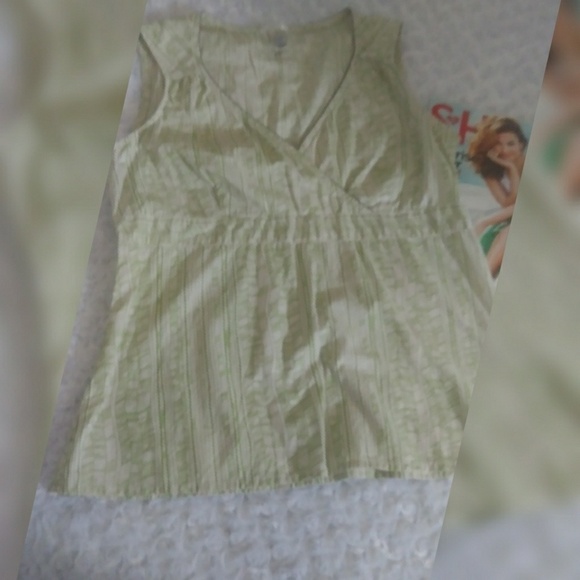 Old Navy Womans V-neck lighgreen sleveles … - Picture 10 of 15